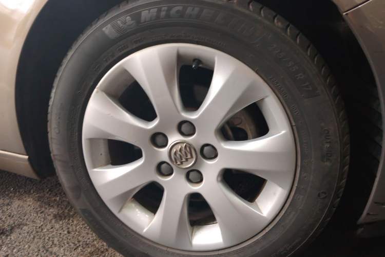 Used Buick Regal 2015 2.0L Elite Fashion Edition Right Front Wheel Hub