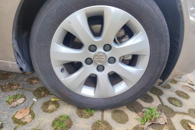 Used Buick Regal 2015 2.0L Leading Fashion Edition Right Front Wheel Hub