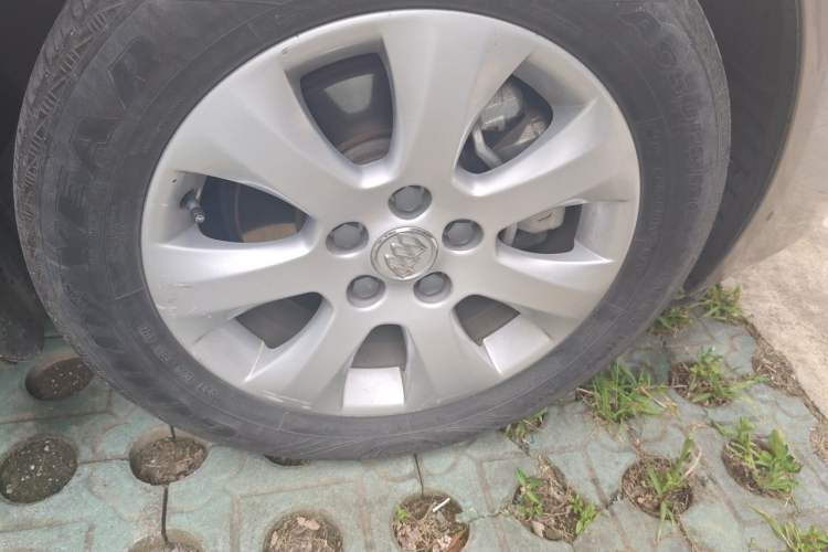 Used Buick Regal 2015 1.6T Leading Technology Model Right Front Wheel Hub