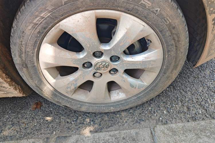 Used Buick Regal 2015 2.0L Leading Fashion Edition Right Front Wheel Hub
