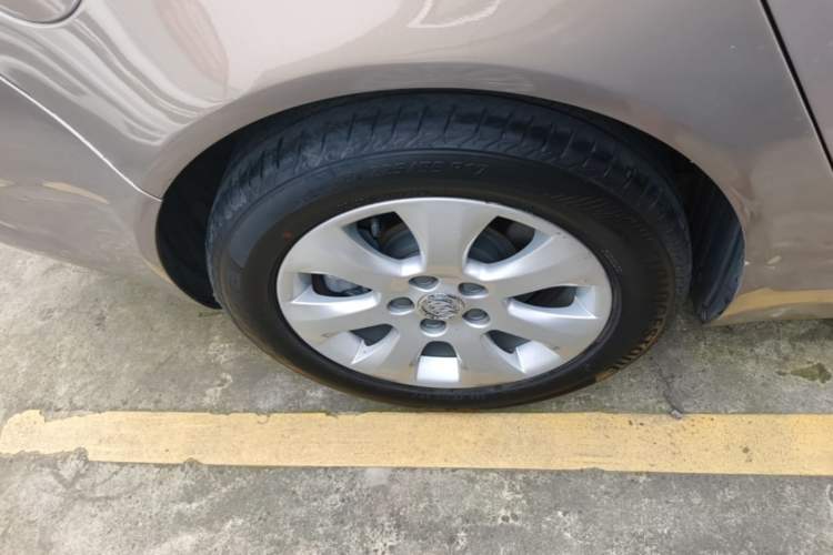 Used Buick Regal 2015 1.6T Leading Technology Model Right Rear Wheel Hub