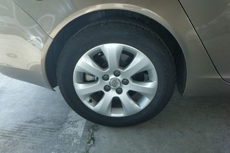 Used Buick Regal 2015 1.6T Elite Tech Model Right Rear Wheel Hub