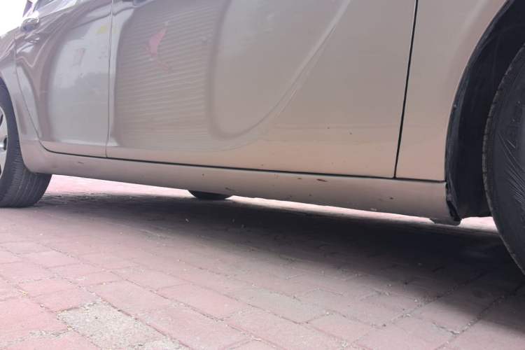 Used Buick Regal 2015 1.6T Elite Tech Model Right Side Sill