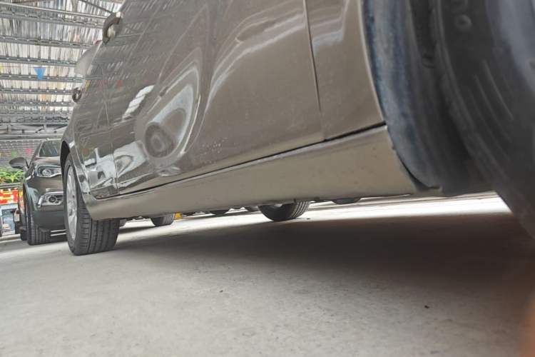 Used Buick Regal 2015 1.6T Leading Technology Model Right Side Sill