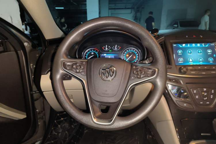 Used Buick Regal 2015 2.0L Elite Fashion Edition Steering Wheel