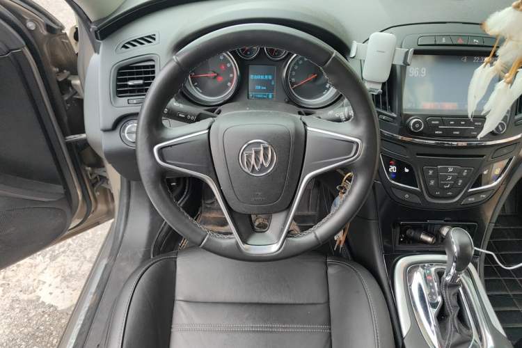 Used Buick Regal 2015 1.6T Fashion Tech Model Steering Wheel
