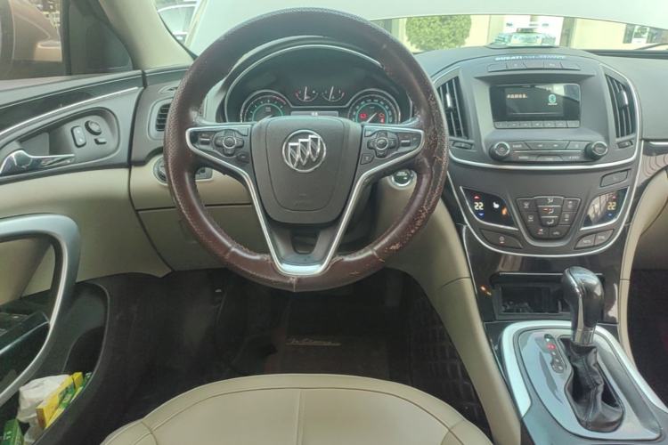 Used Buick Regal 2015 2.0L Elite Fashion Edition Steering Wheel