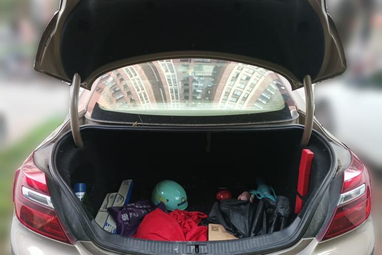 Used Buick Regal 2015 2.0L Elite Fashion Edition Trunk