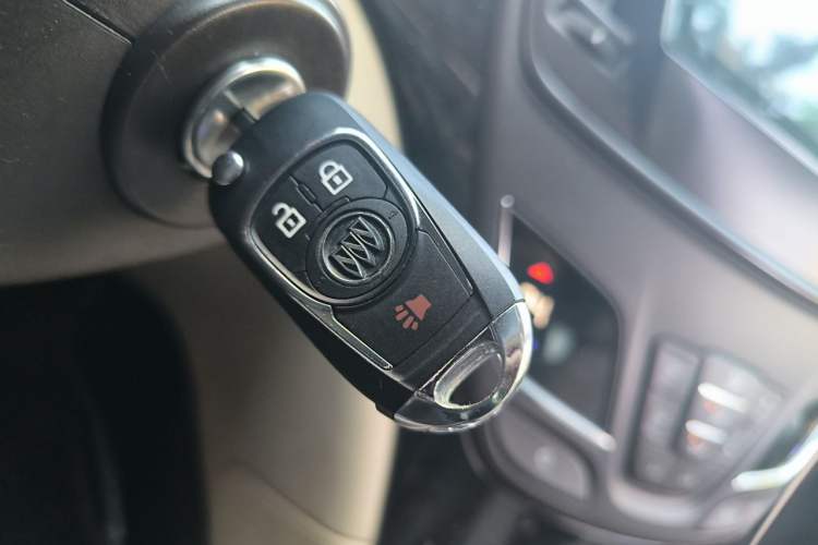 Used Buick Regal 2015 2.0L Leading Fashion Edition Vehicle Key
