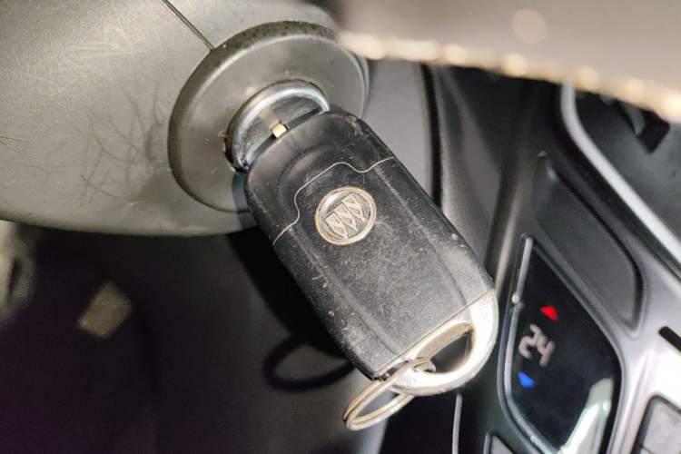 Used Buick Regal 2015 1.6T Leading Technology Model Vehicle Key