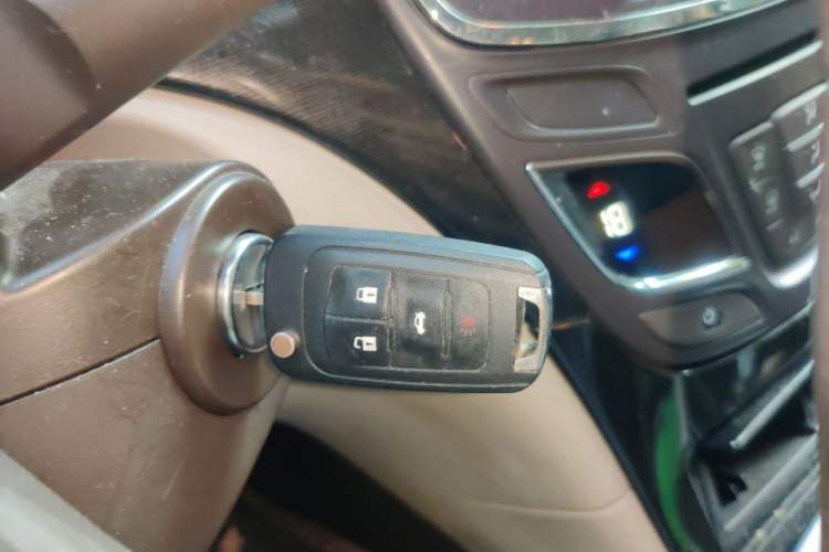 Used Buick Regal 2015 2.0L Leading Fashion Edition Vehicle Key