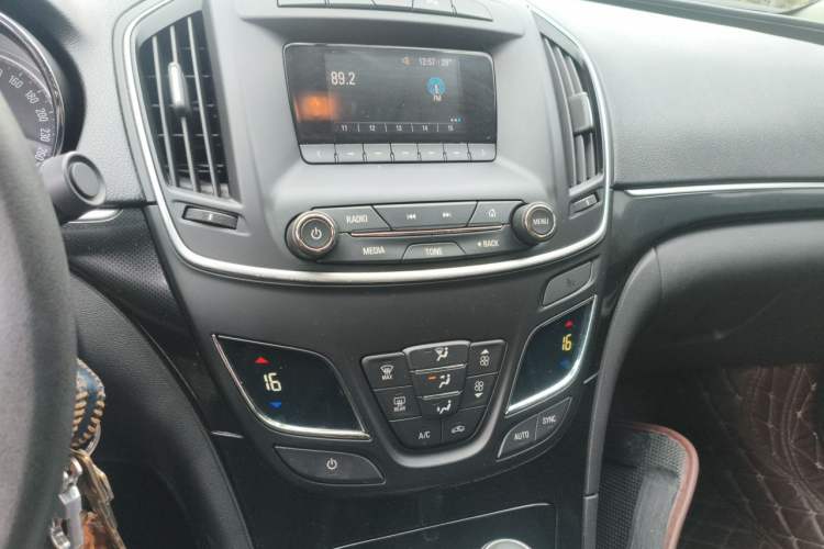 Used Buick Regal 2015 1.6T Leading Technology Model Audio And AC Panel