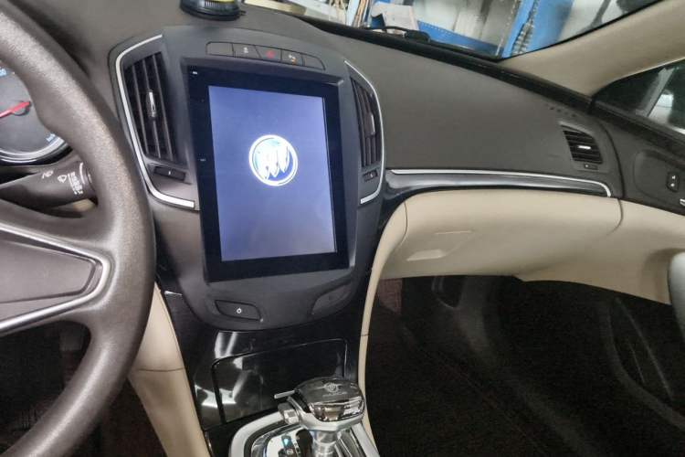 Used Buick Regal 2015 2.0L Leading Fashion Edition Audio And AC Panel