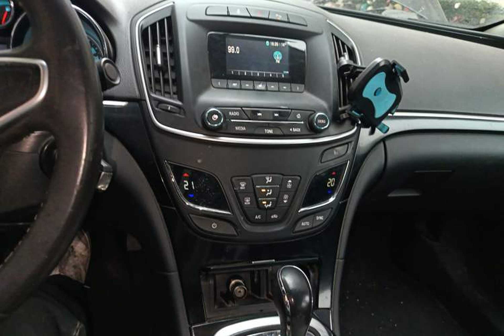 Used Buick Regal 2015 1.6T Leading Technology Model Audio And AC Panel