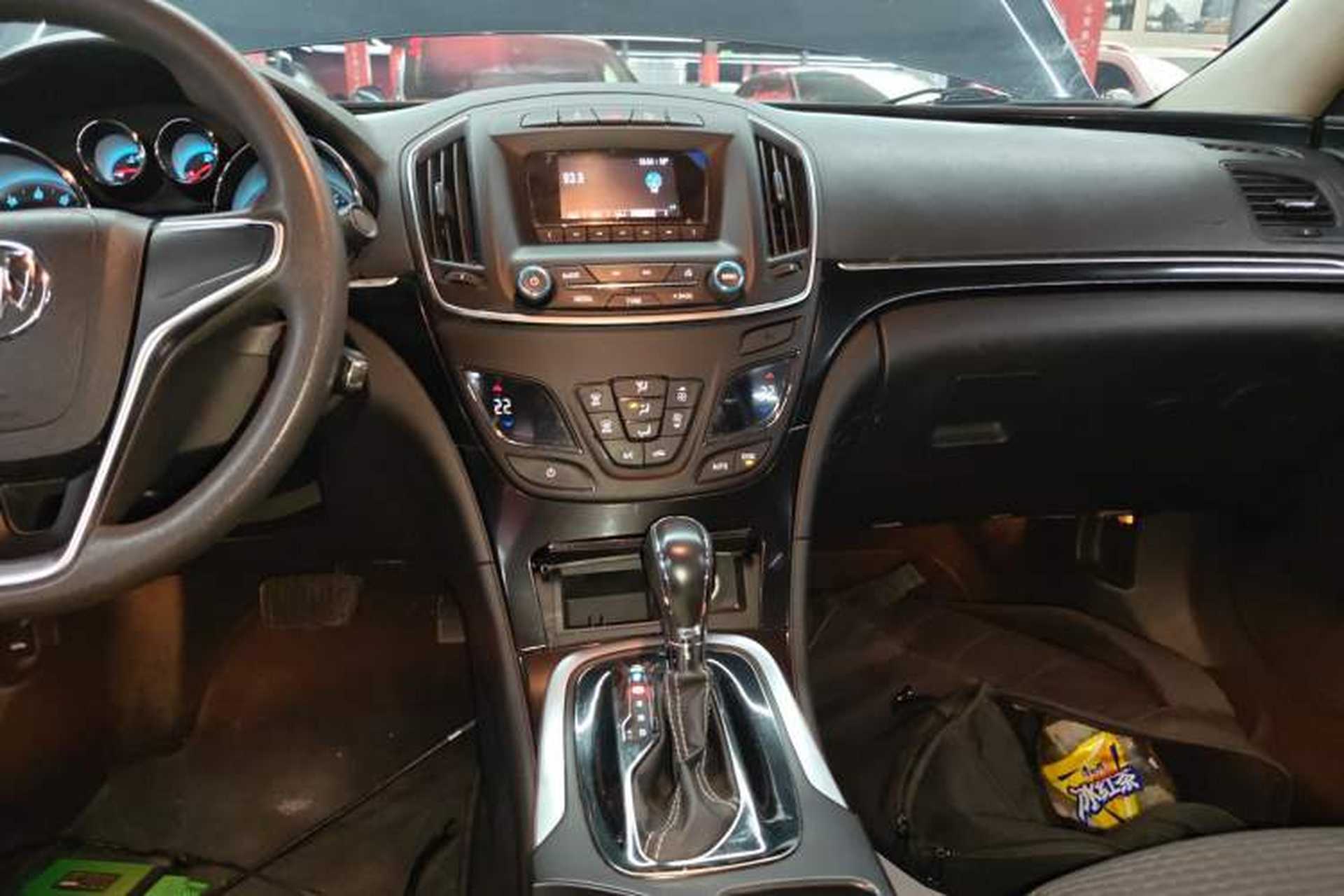 Used Buick Regal 2015 1.6T Leading Technology Model Audio And AC Panel