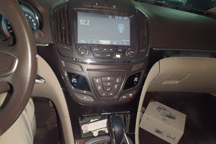 Used Buick Regal 2015 2.0L Leading Fashion Edition Audio And AC Panel
