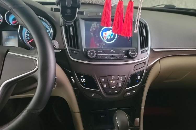 Used Buick Regal 2015 2.0L Leading Fashion Edition Audio And AC Panel