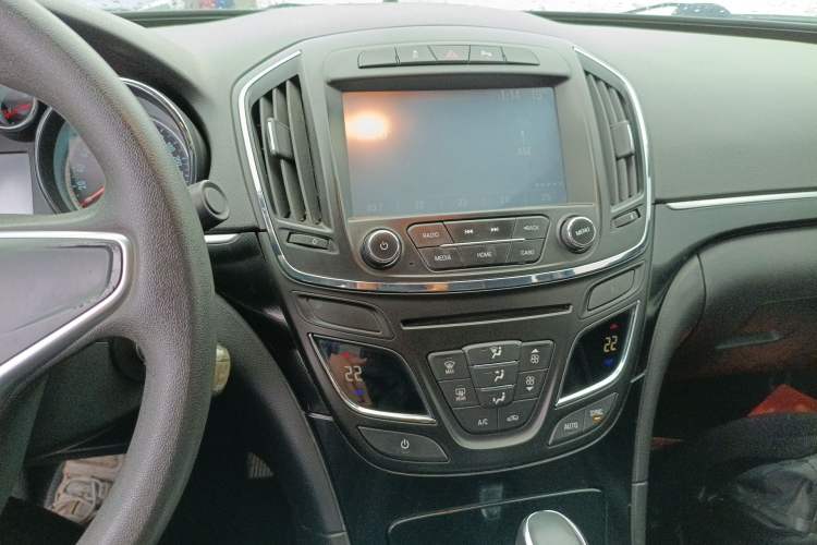 Used Buick Regal 2015 1.6T Leading Technology Model Audio And AC Panel