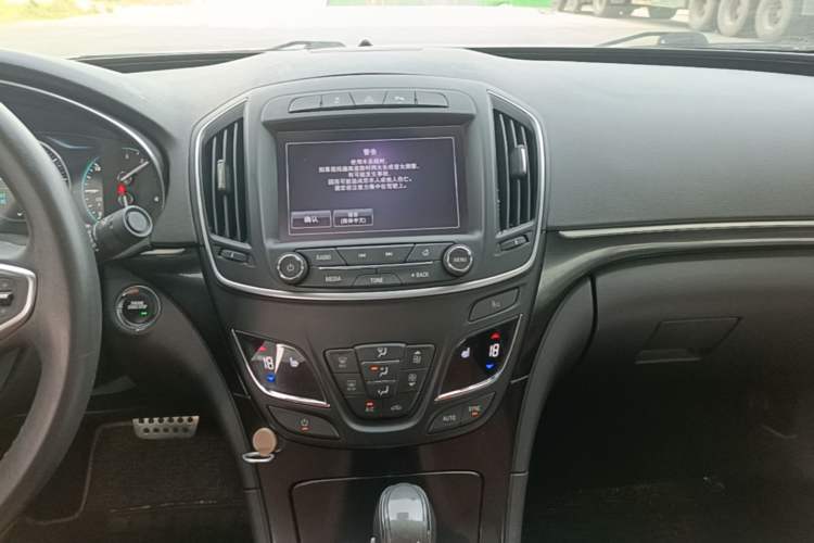 Used Buick Regal 2015 1.6T Elite Tech Model Audio And AC Panel