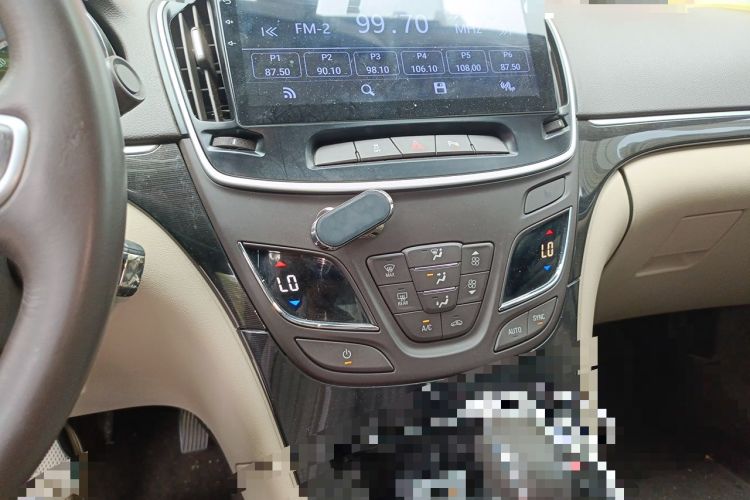 Used Buick Regal 2015 2.0L Leading Fashion Edition Audio And AC Panel