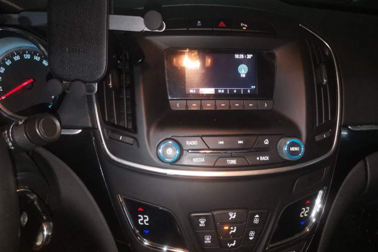 Used Buick Regal 2015 1.6T Leading Technology Model Audio And AC Panel