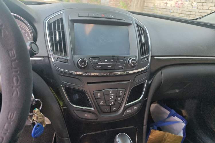 Used Buick Regal 2015 1.6T Leading Technology Model Audio And AC Panel