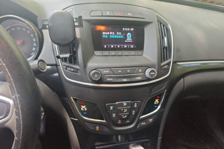 Used Buick Regal 2015 1.6T Leading Technology Model Audio And AC Panel