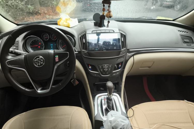 Used Buick Regal 2015 2.0L Leading Fashion Edition Center Console