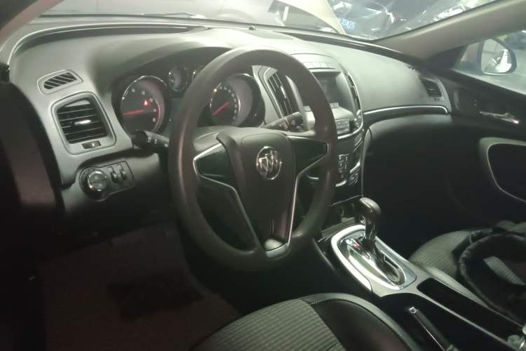 Used Buick Regal 2015 1.6T Leading Technology Model Center Console
