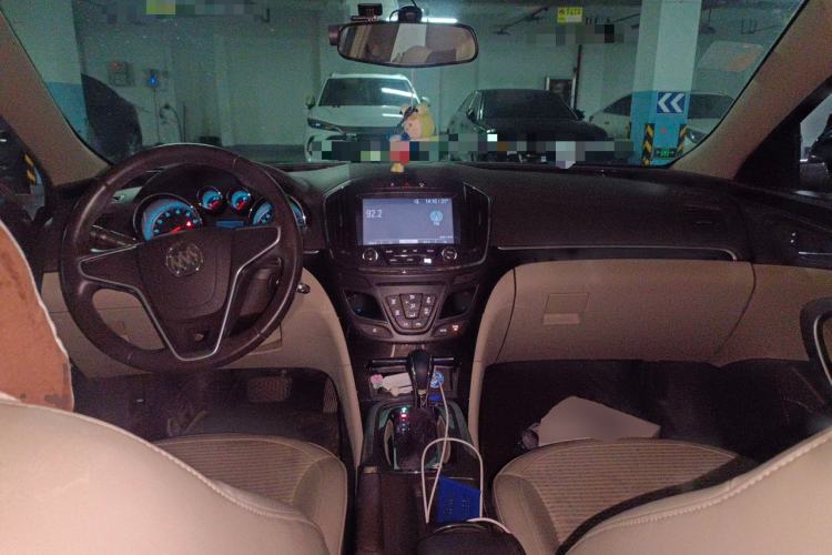 Used Buick Regal 2015 2.0L Leading Fashion Edition Center Console