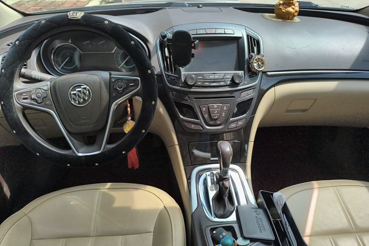 Used Buick Regal 2015 2.0L Elite Fashion Edition Center Console