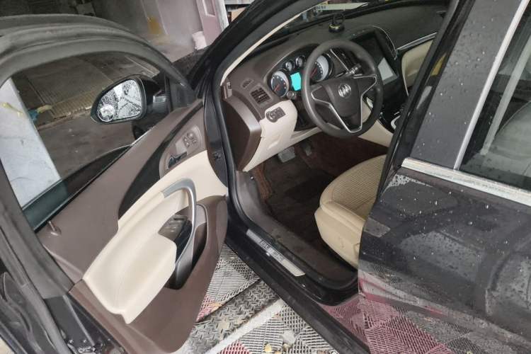 Used Buick Regal 2015 2.0L Leading Fashion Edition Driver Seat