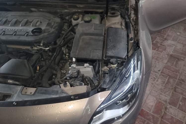 Used Buick Regal 2015 2.0L Leading Fashion Edition Engine Bay Left