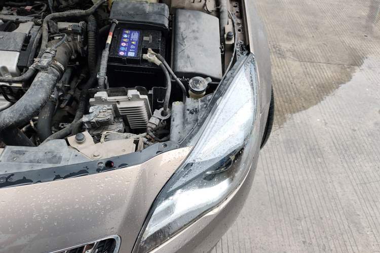 Used Buick Regal 2015 1.6T Elite Tech Model Engine Bay Left