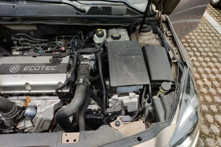 Used Buick Regal 2015 1.6T Elite Tech Model Engine Bay Left
