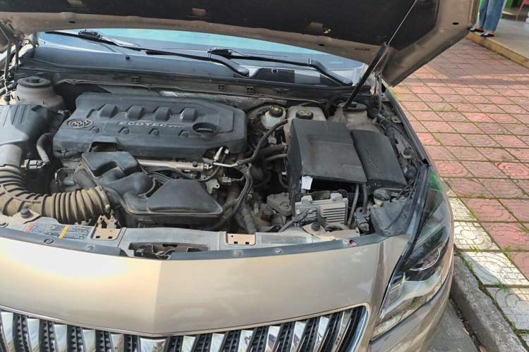Used Buick Regal 2015 2.0L Elite Fashion Edition Engine Bay Left