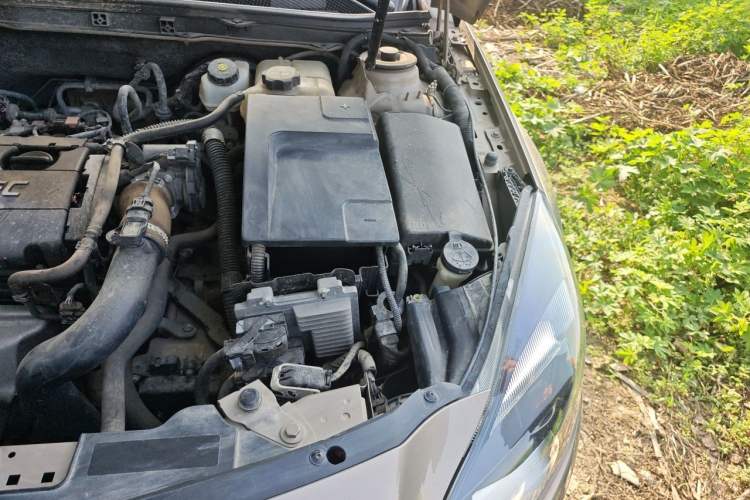 Used Buick Regal 2015 1.6T Leading Technology Model Engine Bay Left