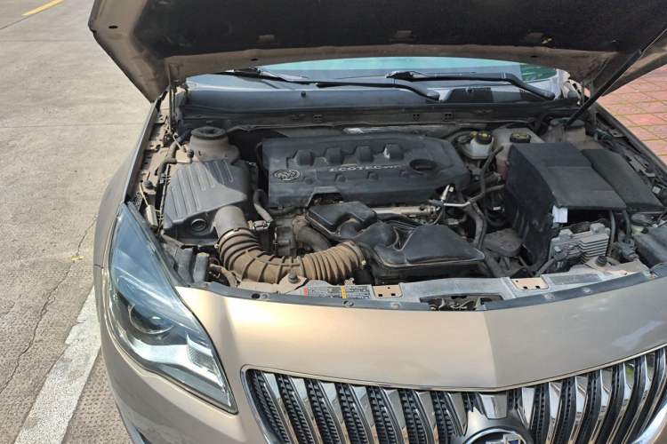 Used Buick Regal 2015 2.0L Elite Fashion Edition Engine Bay Right