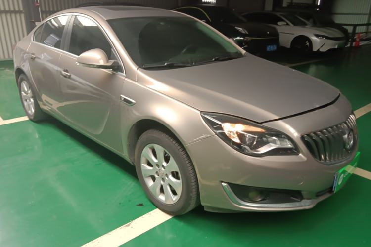 Used Buick Regal 2015 1.6T Leading Technology Model Front Right 45 Deg