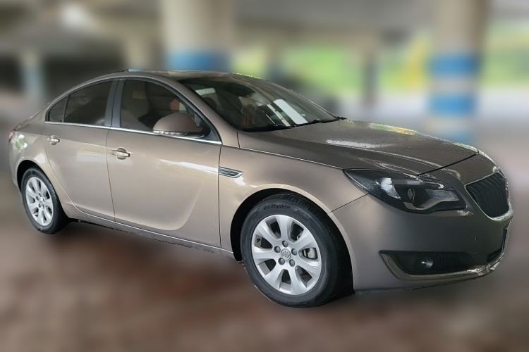 Used Buick Regal 2015 2.0L Leading Fashion Edition Front Right 45 Deg