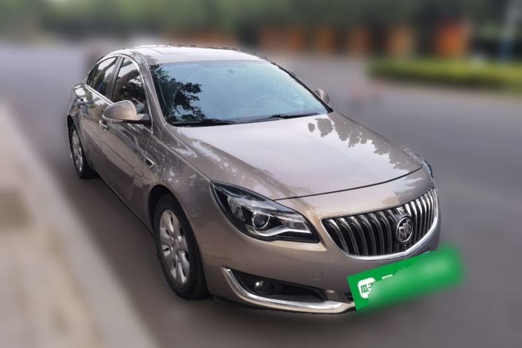 Used Buick Regal 2015 1.6T Fashion Tech Model Front Right 45 Deg