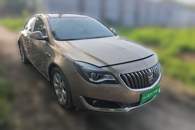 Used Buick Regal 2015 1.6T Leading Technology Model Front Right 45 Deg