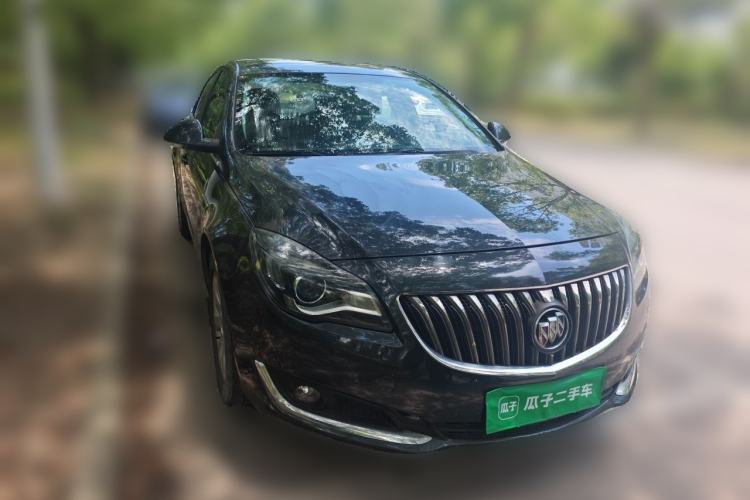 Used Buick Regal 2015 1.6T Leading Technology Model Front Right 45 Deg