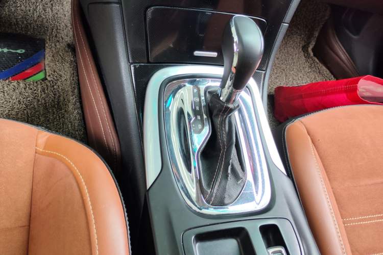 Used Buick Regal 2015 1.6T Elite Tech Model Gear Lever