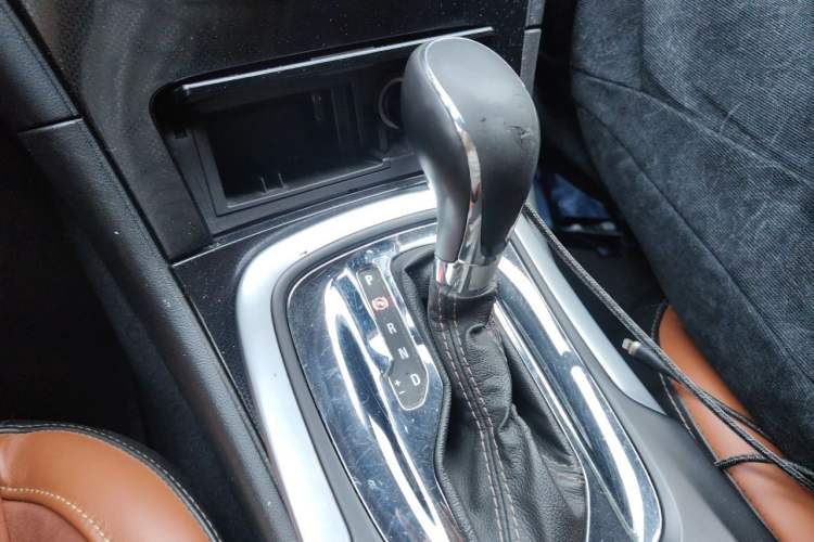 Used Buick Regal 2015 1.6T Elite Tech Model Gear Lever