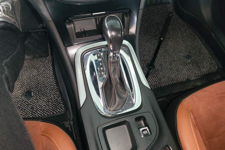Used Buick Regal 2015 1.6T Elite Tech Model Gear Lever