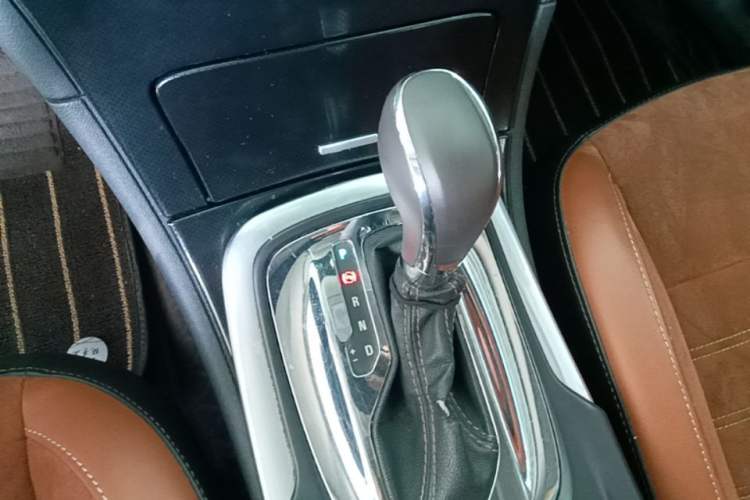 Used Buick Regal 2015 1.6T Elite Tech Model Gear Lever