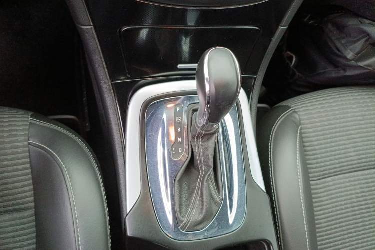 Used Buick Regal 2015 1.6T Leading Technology Model Gear Lever