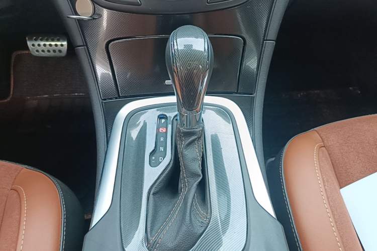 Used Buick Regal 2015 1.6T Elite Tech Model Gear Lever