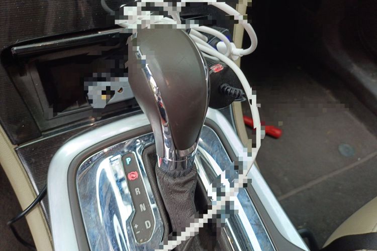 Used Buick Regal 2015 2.0L Leading Fashion Edition Gear Lever
